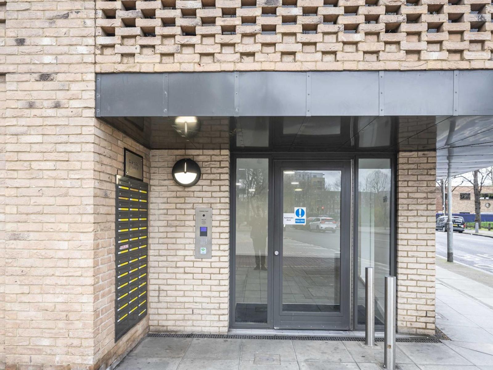London Apartment Near Tower Bridge And Tube Pass The Keys 外观 照片