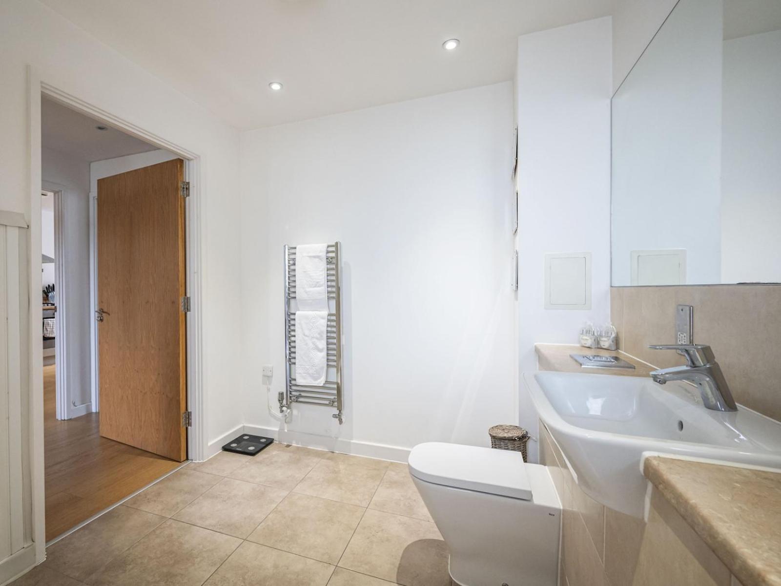 London Apartment Near Tower Bridge And Tube Pass The Keys 外观 照片